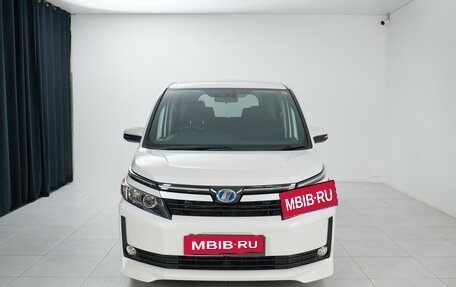 Toyota Voxy III, 2015 год, 1 755 000 рублей, 2 фотография