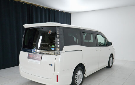 Toyota Voxy III, 2015 год, 1 755 000 рублей, 7 фотография