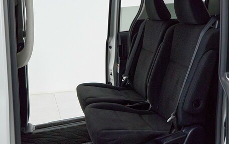 Toyota Voxy III, 2015 год, 1 755 000 рублей, 13 фотография