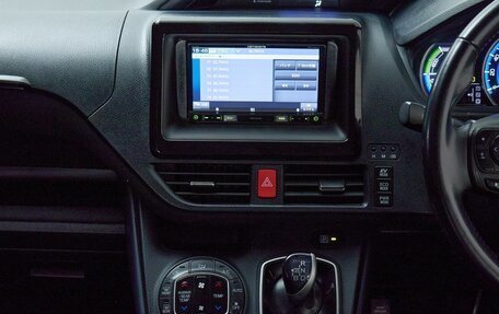Toyota Voxy III, 2015 год, 1 755 000 рублей, 16 фотография