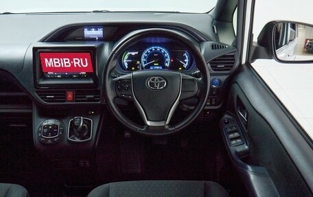 Toyota Voxy III, 2015 год, 1 755 000 рублей, 15 фотография