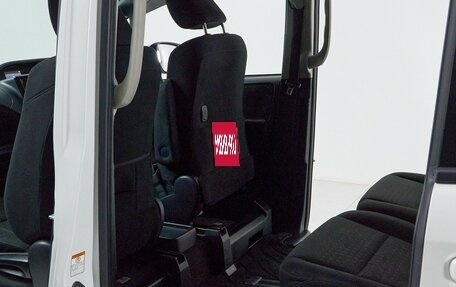 Toyota Voxy III, 2015 год, 1 755 000 рублей, 14 фотография