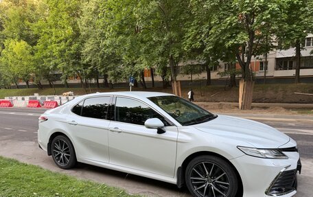 Toyota Camry, 2021 год, 3 700 000 рублей, 2 фотография