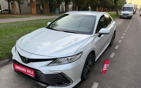 Toyota Camry, 2021 год, 3 700 000 рублей, 6 фотография