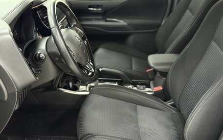 Mitsubishi Outlander III рестайлинг 3, 2018 год, 1 850 000 рублей, 8 фотография