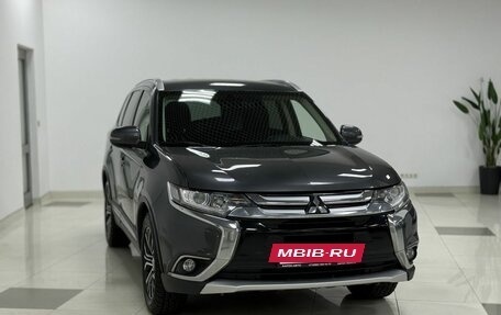 Mitsubishi Outlander III рестайлинг 3, 2018 год, 1 850 000 рублей, 2 фотография