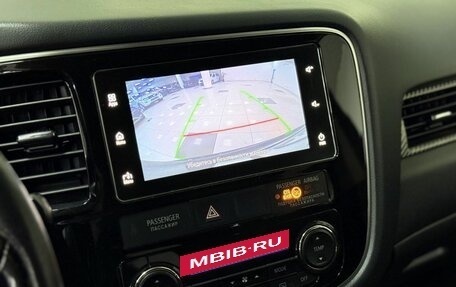Mitsubishi Outlander III рестайлинг 3, 2018 год, 1 850 000 рублей, 10 фотография