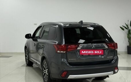 Mitsubishi Outlander III рестайлинг 3, 2018 год, 1 850 000 рублей, 3 фотография