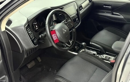 Mitsubishi Outlander III рестайлинг 3, 2018 год, 1 850 000 рублей, 7 фотография