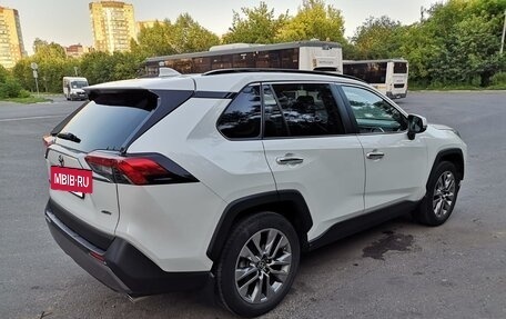 Toyota RAV4, 2020 год, 3 100 000 рублей, 4 фотография