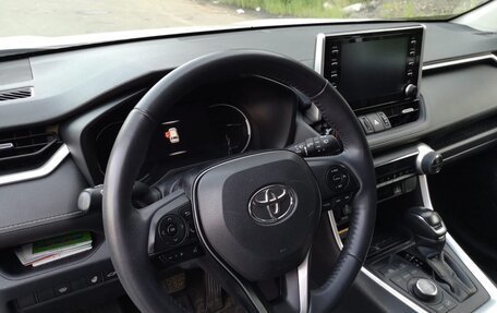 Toyota RAV4, 2020 год, 3 100 000 рублей, 13 фотография