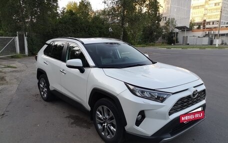 Toyota RAV4, 2020 год, 3 100 000 рублей, 7 фотография