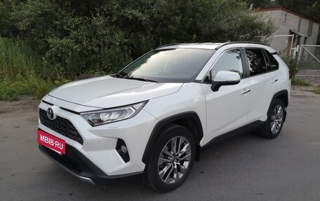 Toyota RAV4, 2020 год, 3 100 000 рублей, 8 фотография