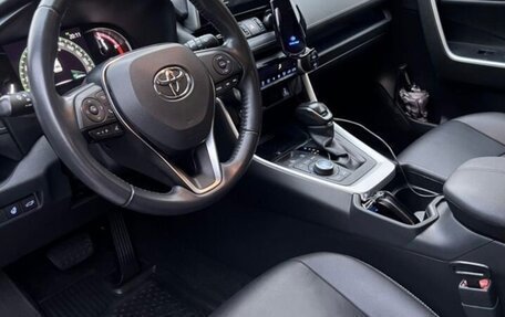 Toyota RAV4, 2020 год, 3 800 000 рублей, 6 фотография