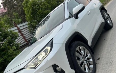 Toyota RAV4, 2020 год, 3 800 000 рублей, 2 фотография