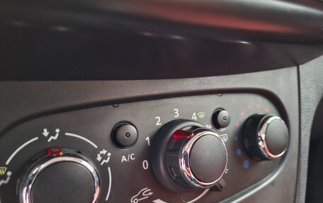Renault Logan II, 2019 год, 749 000 рублей, 20 фотография