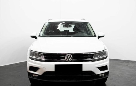 Volkswagen Tiguan II, 2020 год, 2 399 000 рублей, 2 фотография