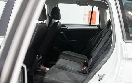 Volkswagen Tiguan II, 2020 год, 2 399 000 рублей, 15 фотография