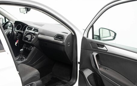 Volkswagen Tiguan II, 2020 год, 2 399 000 рублей, 17 фотография