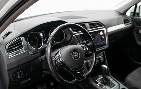 Volkswagen Tiguan II, 2020 год, 2 399 000 рублей, 10 фотография