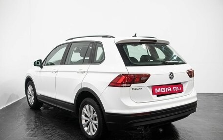 Volkswagen Tiguan II, 2020 год, 2 399 000 рублей, 6 фотография