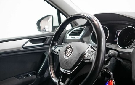 Volkswagen Tiguan II, 2020 год, 2 399 000 рублей, 19 фотография