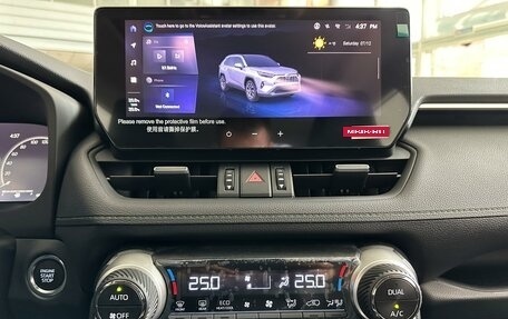 Toyota RAV4, 2025 год, 3 950 000 рублей, 15 фотография