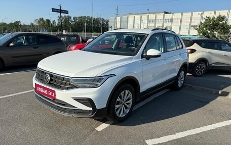 Volkswagen Tiguan II, 2021 год, 2 200 000 рублей, 1 фотография