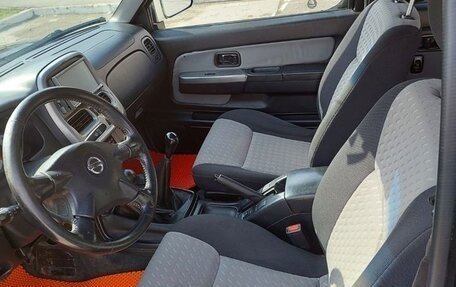 Nissan NP300, 2010 год, 990 000 рублей, 13 фотография