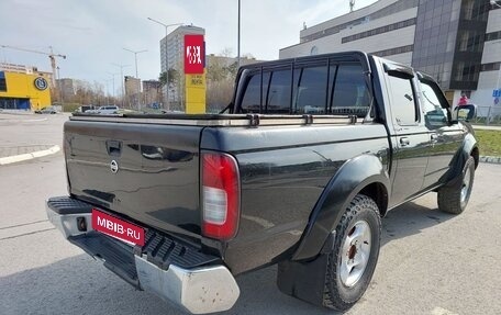Nissan NP300, 2010 год, 990 000 рублей, 10 фотография