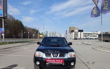 Nissan NP300, 2010 год, 990 000 рублей, 5 фотография