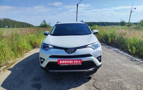 Toyota RAV4, 2017 год, 2 150 000 рублей, 6 фотография