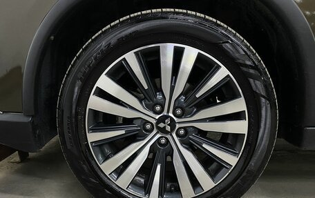 Mitsubishi Outlander III рестайлинг 3, 2020 год, 2 150 000 рублей, 9 фотография