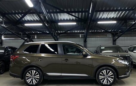 Mitsubishi Outlander III рестайлинг 3, 2020 год, 2 150 000 рублей, 5 фотография