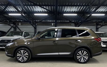 Mitsubishi Outlander III рестайлинг 3, 2020 год, 2 150 000 рублей, 4 фотография
