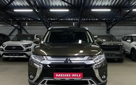 Mitsubishi Outlander III рестайлинг 3, 2020 год, 2 150 000 рублей, 2 фотография