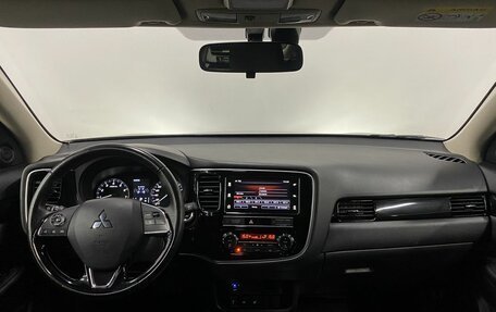 Mitsubishi Outlander III рестайлинг 3, 2020 год, 2 150 000 рублей, 14 фотография