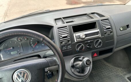 Volkswagen Transporter T5 рестайлинг, 2005 год, 910 000 рублей, 15 фотография