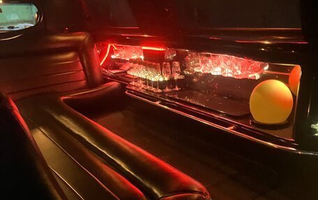 Lincoln Town Car III рестайлинг, 2003 год, 500 000 рублей, 3 фотография