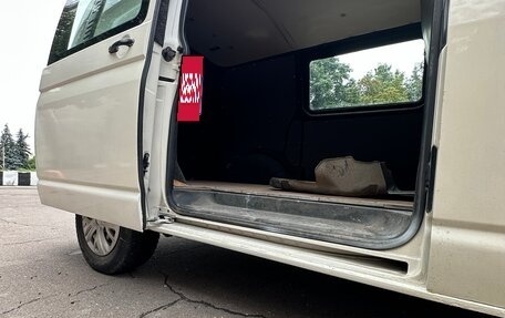 Volkswagen Transporter T5 рестайлинг, 2005 год, 910 000 рублей, 11 фотография