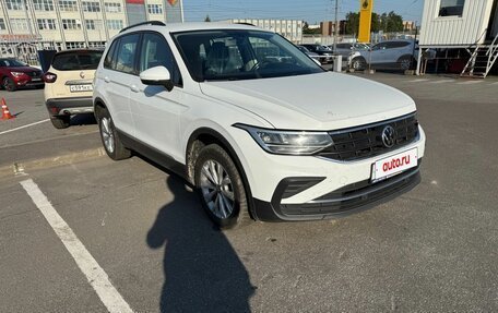 Volkswagen Tiguan II, 2021 год, 2 200 000 рублей, 2 фотография