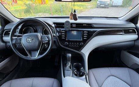 Toyota Camry, 2019 год, 2 350 000 рублей, 12 фотография