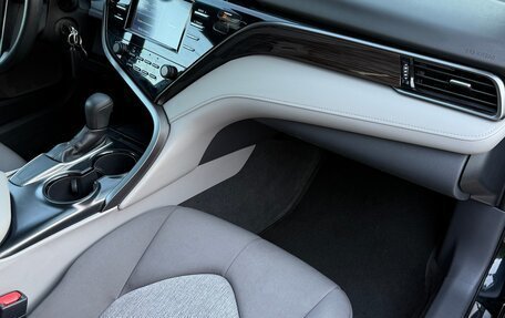 Toyota Camry, 2019 год, 2 350 000 рублей, 10 фотография