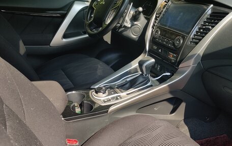 Mitsubishi Pajero Sport III рестайлинг, 2017 год, 2 970 000 рублей, 6 фотография