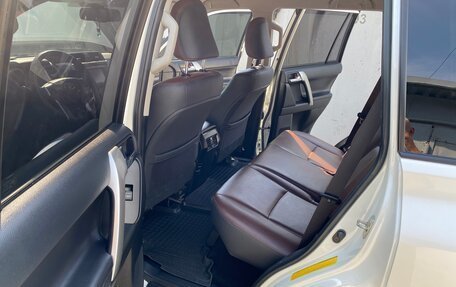 Toyota Land Cruiser Prado 150 рестайлинг 2, 2016 год, 4 200 000 рублей, 13 фотография