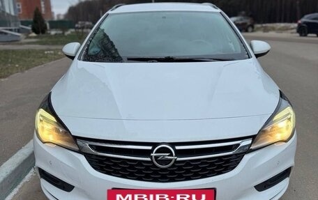 Opel Astra K, 2018 год, 1 200 000 рублей, 3 фотография