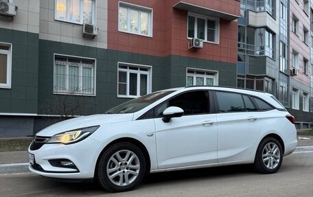 Opel Astra K, 2018 год, 1 200 000 рублей, 6 фотография