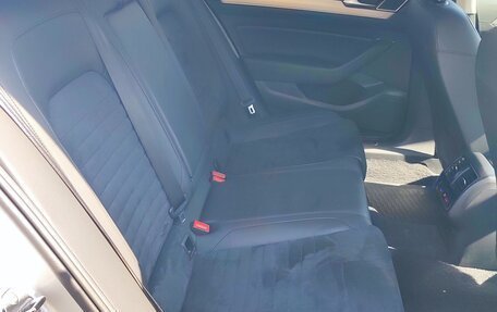 Volkswagen Passat B8 рестайлинг, 2019 год, 2 400 000 рублей, 37 фотография