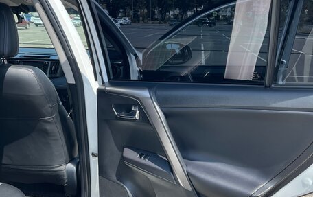 Toyota RAV4, 2018 год, 2 600 000 рублей, 10 фотография
