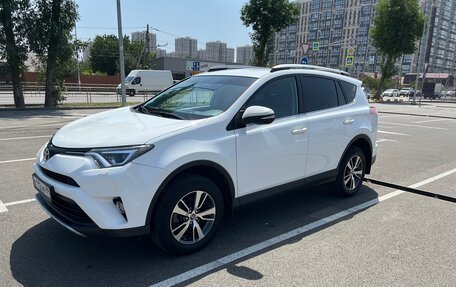 Toyota RAV4, 2018 год, 2 600 000 рублей, 6 фотография